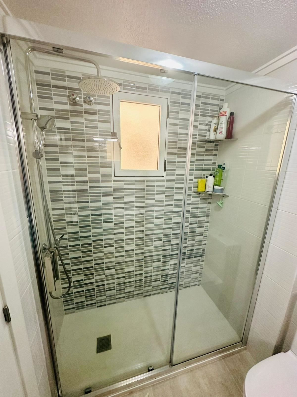 Se vende Apartamento Planta Media de 2 dormitorios en Costa Blanca, Alicante, España