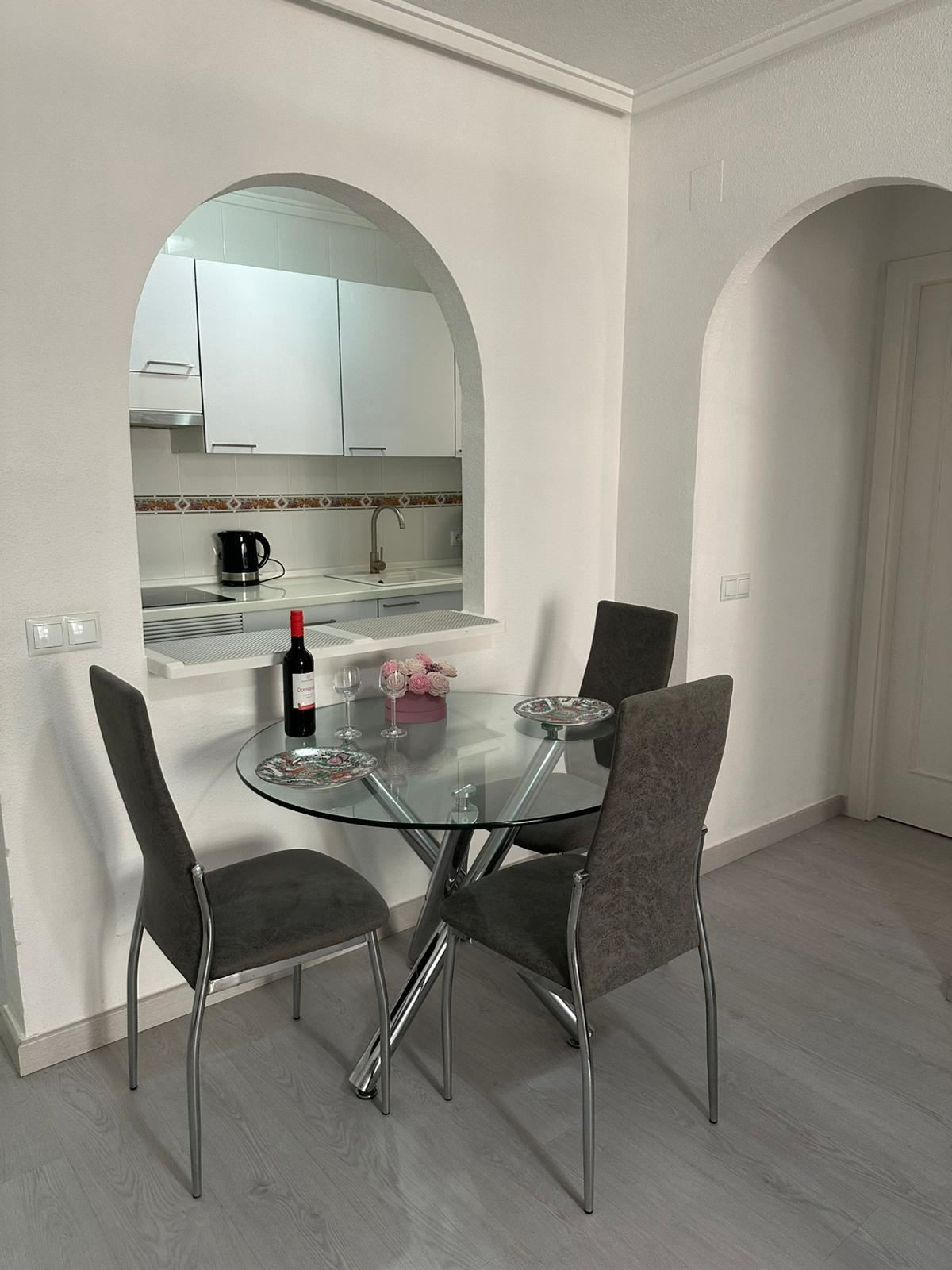 Se vende Apartamento Planta Media de 2 dormitorios en Costa Blanca, Alicante, España