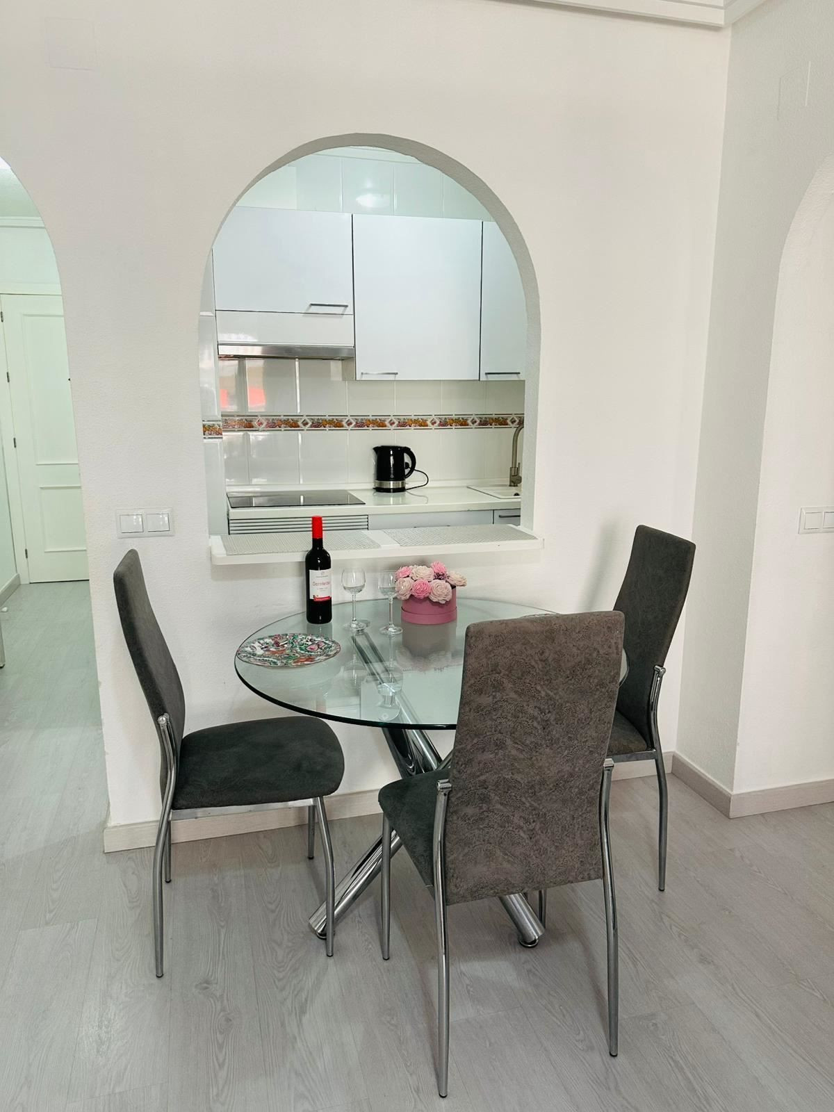 Se vende Apartamento Planta Media de 2 dormitorios en Costa Blanca, Alicante, España