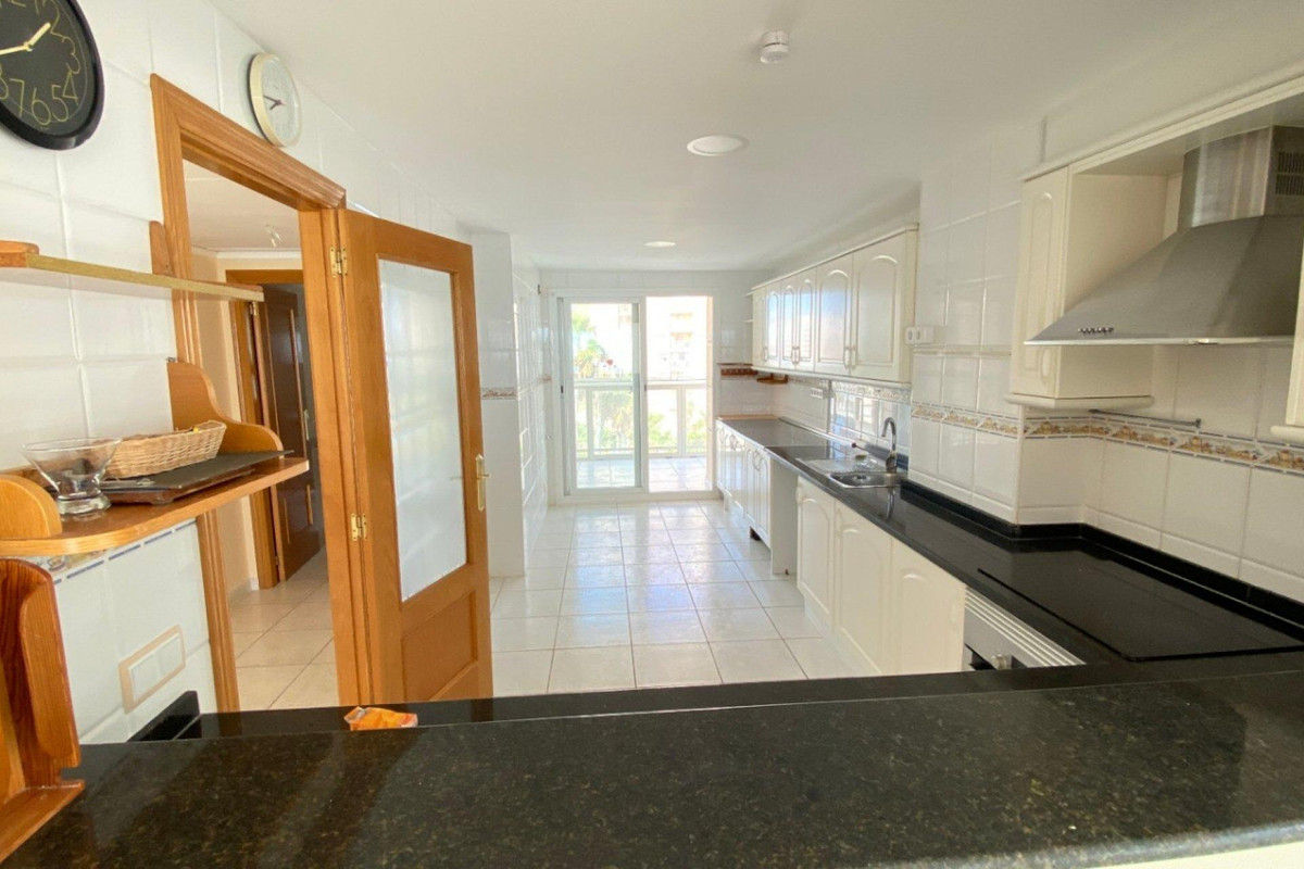 Se vende Apartamento Planta Media de 3 dormitorios en Costa Blanca, Alicante, España