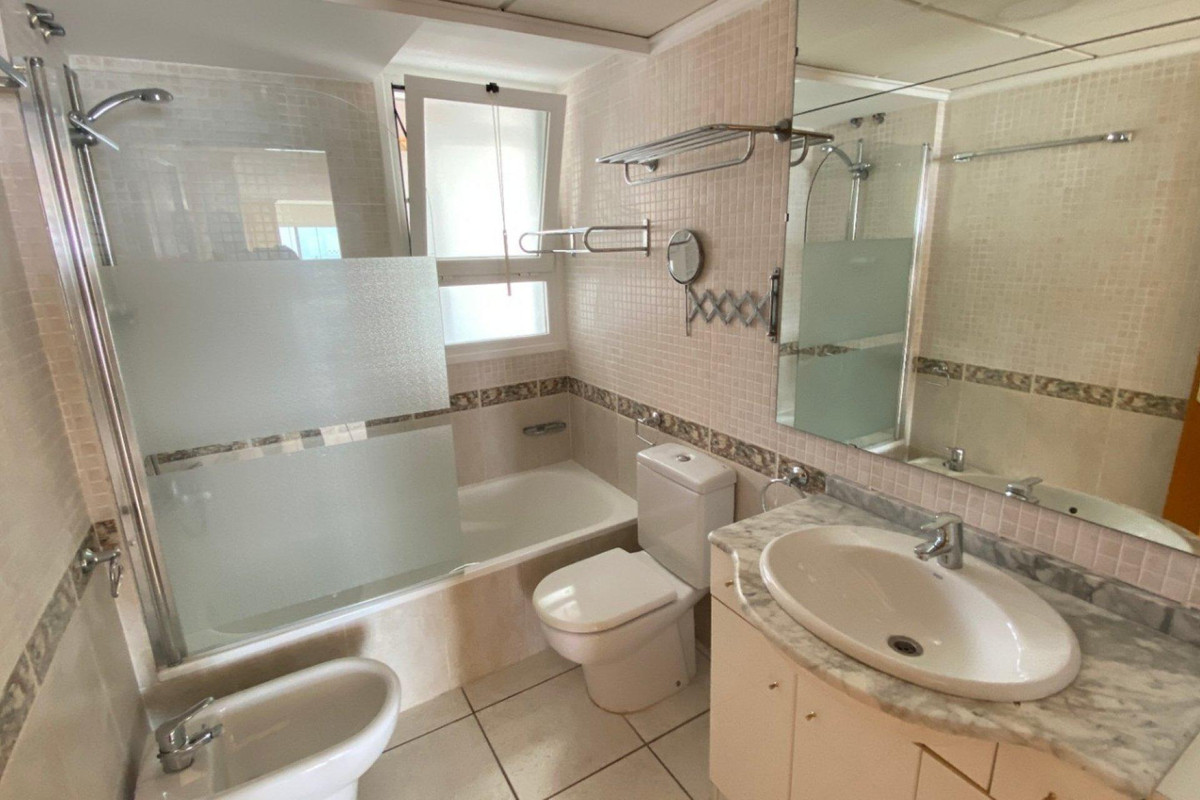 Se vende Apartamento Planta Media de 3 dormitorios en Costa Blanca, Alicante, España