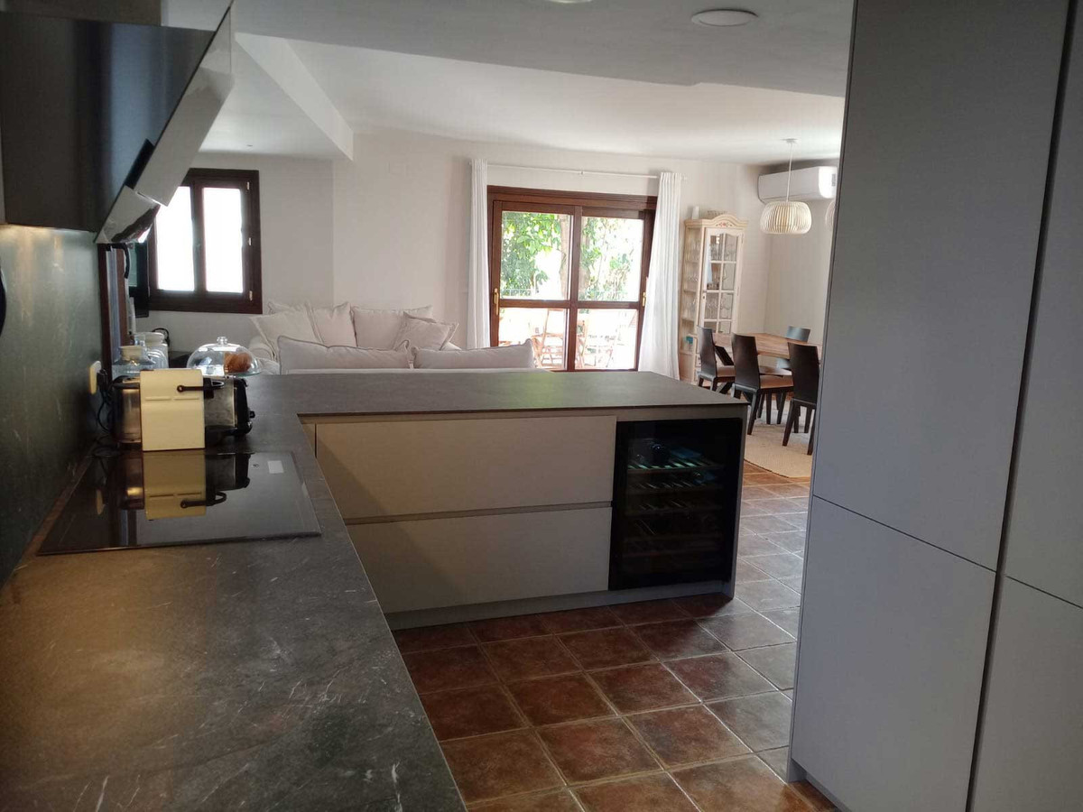3 Bed Townhouse for sale in El Paraiso Costa Del Sol, Málaga, Spain
