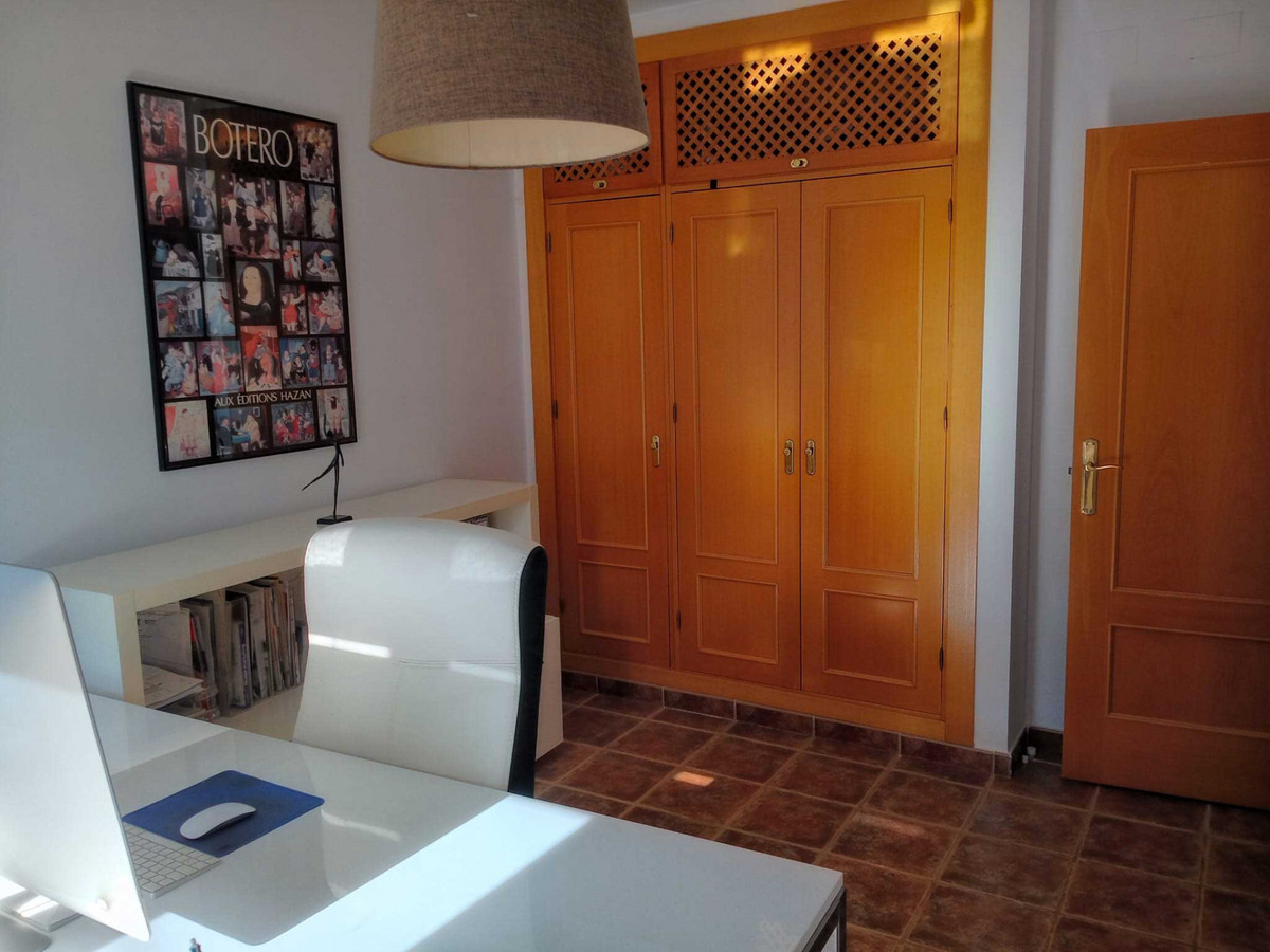 3 Bed Townhouse for sale in El Paraiso Costa Del Sol, Málaga, Spain