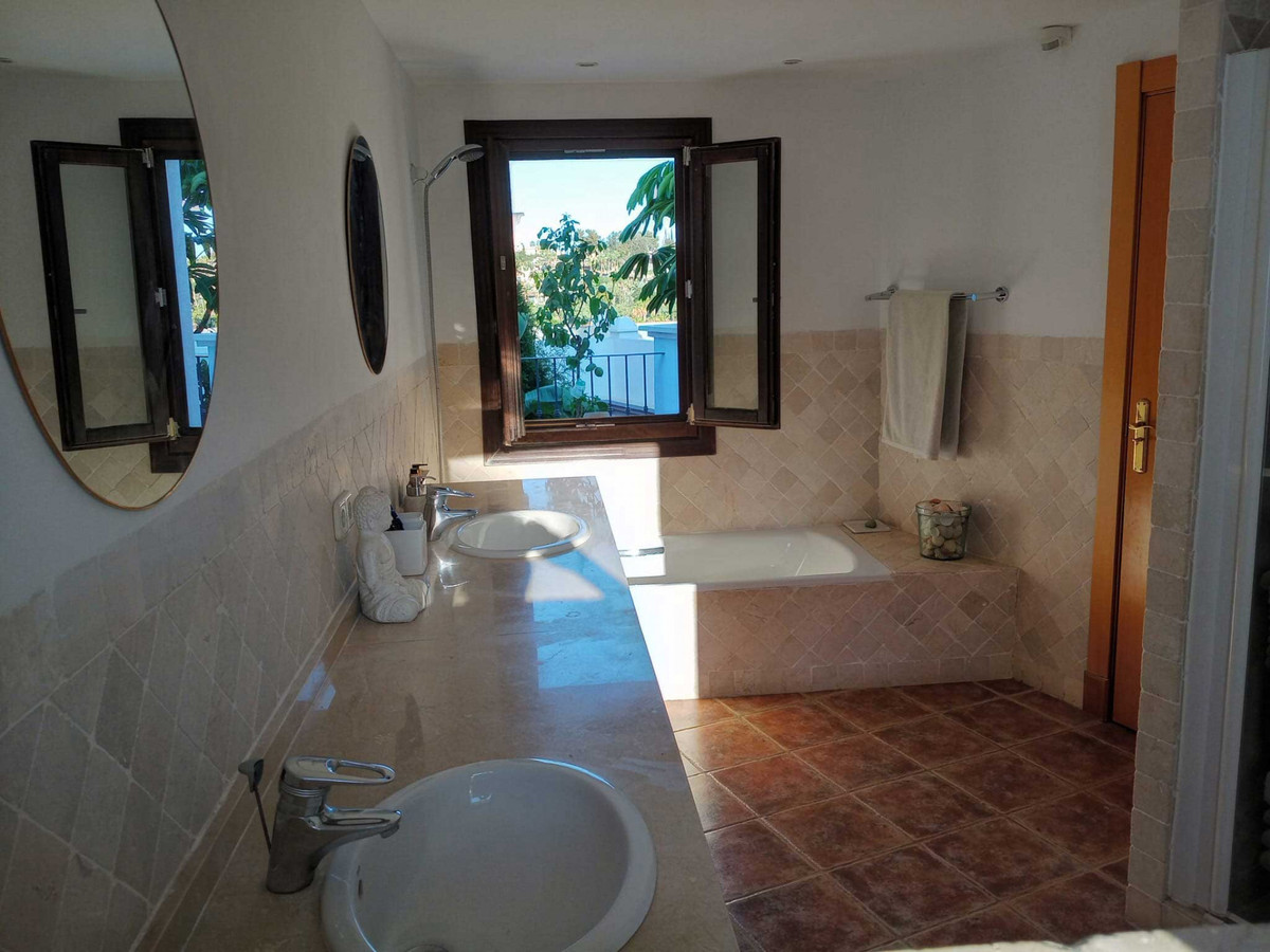 3 Bed Townhouse for sale in El Paraiso Costa Del Sol, Málaga, Spain