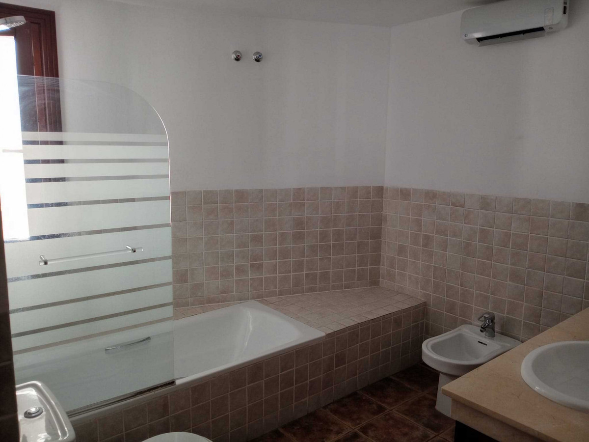 3 Bed Townhouse for sale in El Paraiso Costa Del Sol, Málaga, Spain
