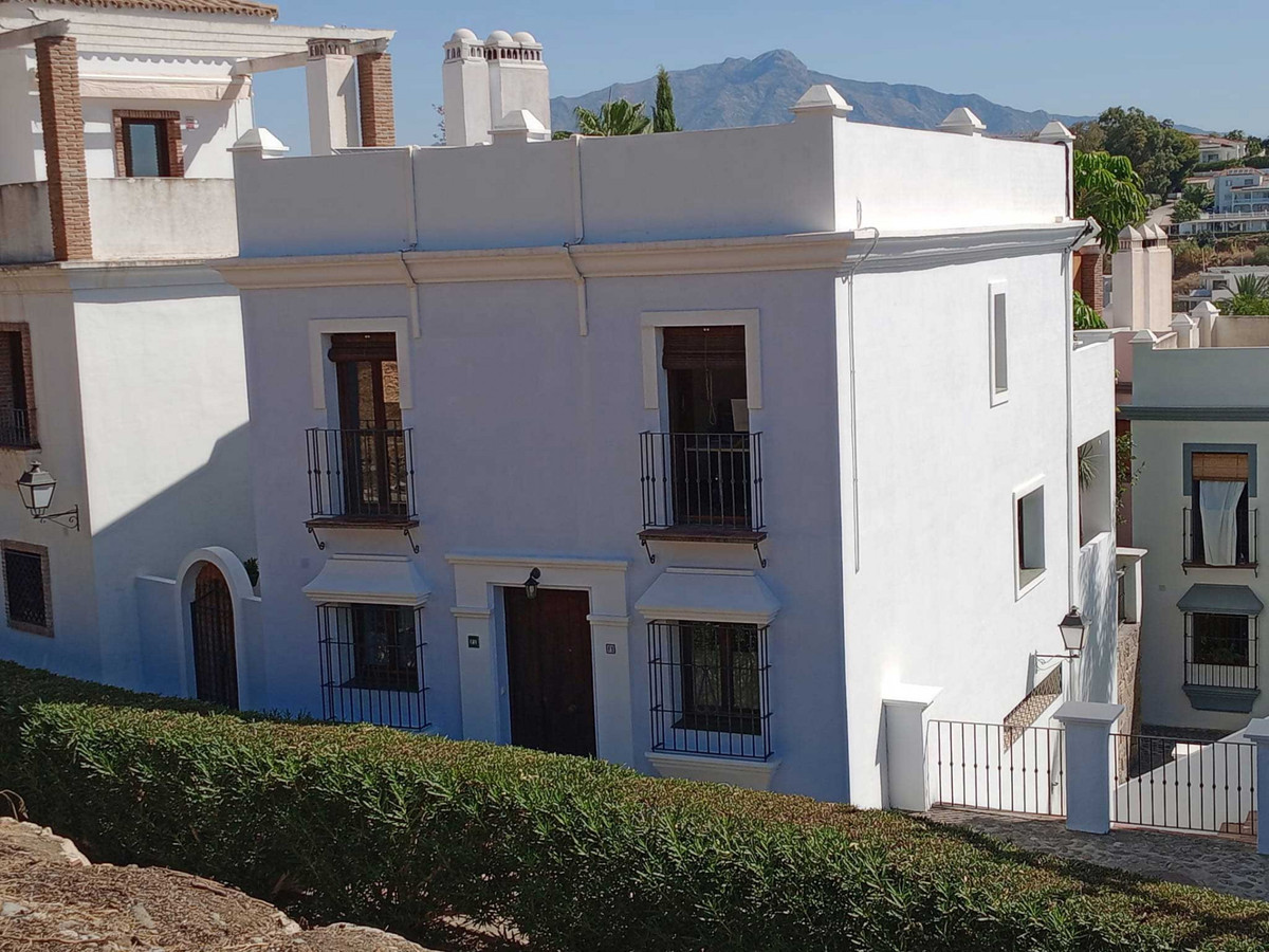 3 Bed Townhouse for sale in El Paraiso Costa Del Sol, Málaga, Spain