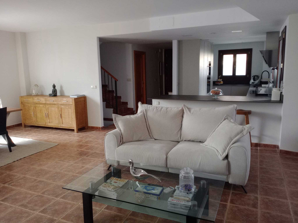 3 Bed Townhouse for sale in El Paraiso Costa Del Sol, Málaga, Spain