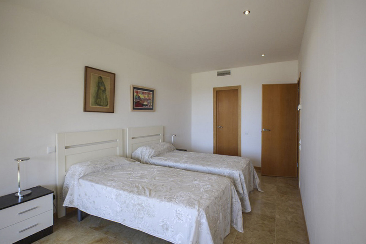 Se vende Apartamento Planta Baja de 3 dormitorios en Costa Del Sol, Málaga, España