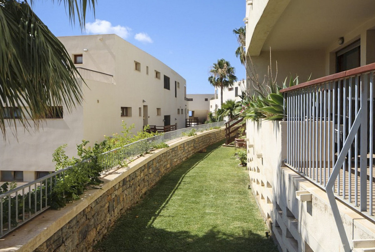 Se vende Apartamento Planta Baja de 3 dormitorios en Costa Del Sol, Málaga, España