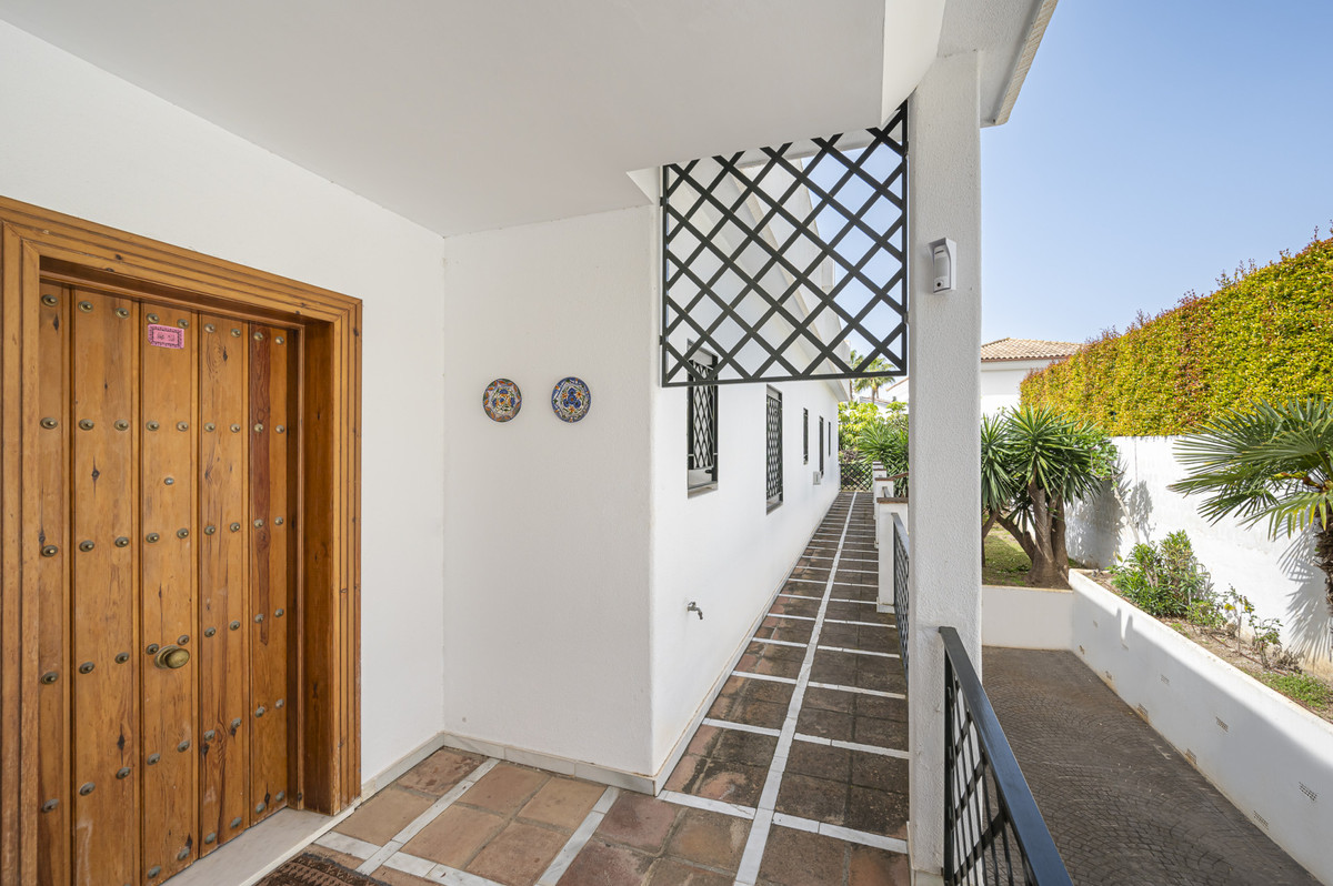 Se vende Villa - Chalet de 4 dormitorios en Costa Del Sol, Málaga, España