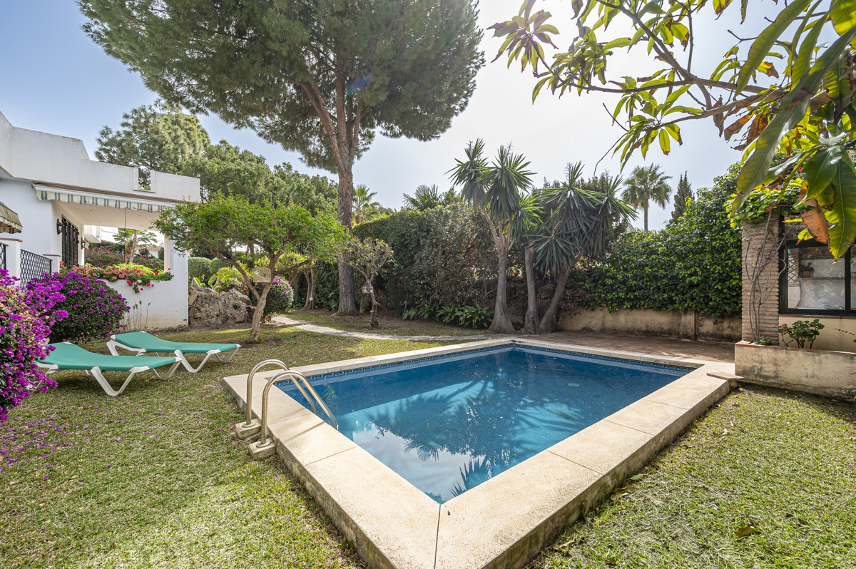 Se vende Villa - Chalet de 4 dormitorios en Costa Del Sol, Málaga, España