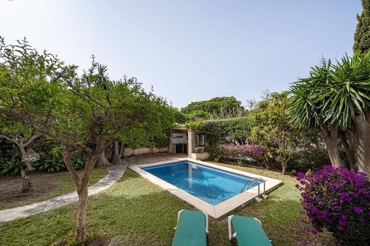 Se vende Villa - Chalet de 4 dormitorios en Costa Del Sol, Málaga, España