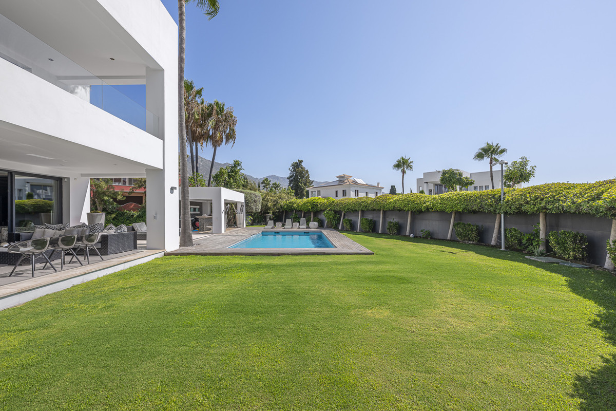 Se vende Villa - Chalet de 5 dormitorios en Costa Del Sol, Málaga, España