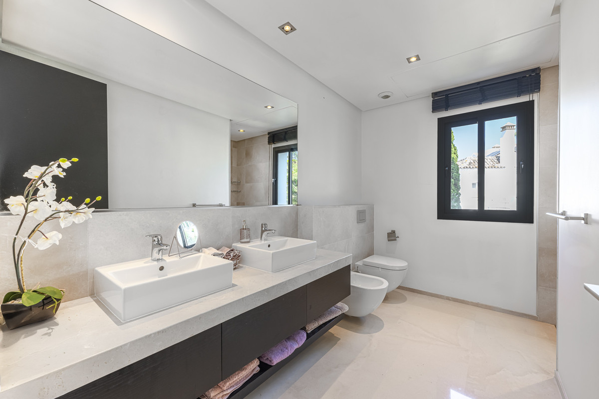 Se vende Villa - Chalet de 5 dormitorios en Costa Del Sol, Málaga, España