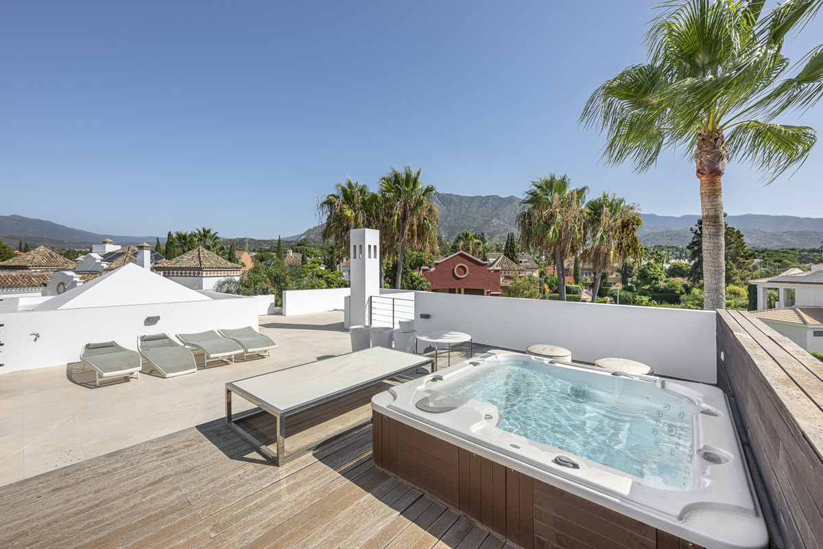 Se vende Villa - Chalet de 5 dormitorios en Costa Del Sol, Málaga, España