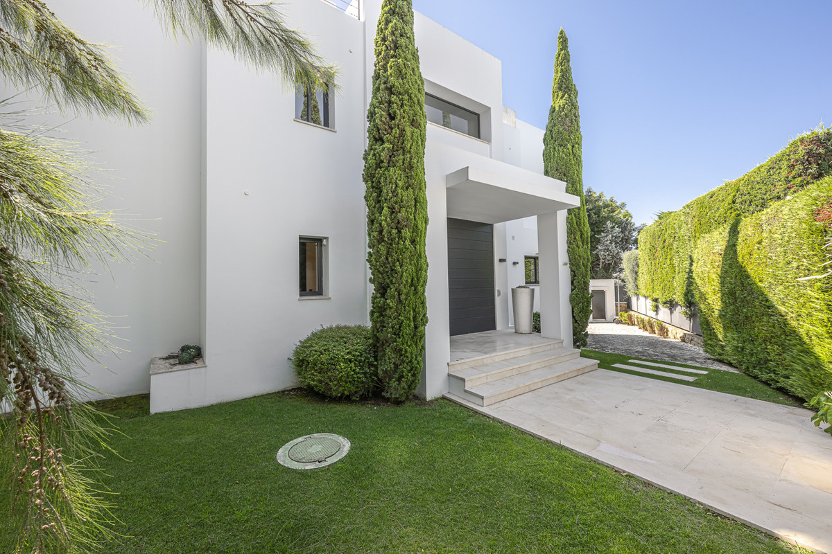 Se vende Villa - Chalet de 5 dormitorios en Costa Del Sol, Málaga, España