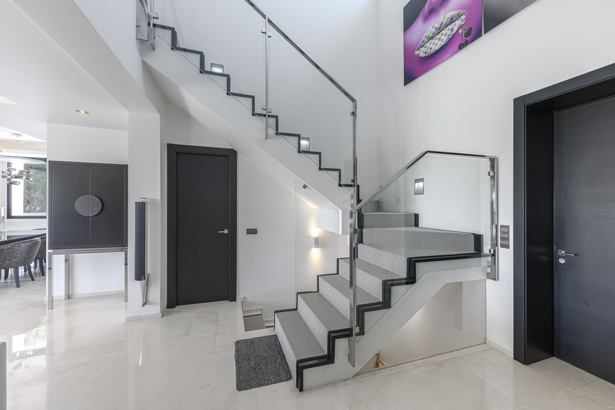 Se vende Villa - Chalet de 5 dormitorios en Costa Del Sol, Málaga, España