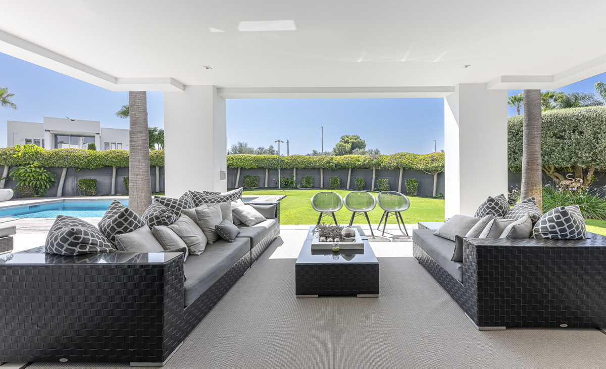 Se vende Villa - Chalet de 5 dormitorios en Costa Del Sol, Málaga, España