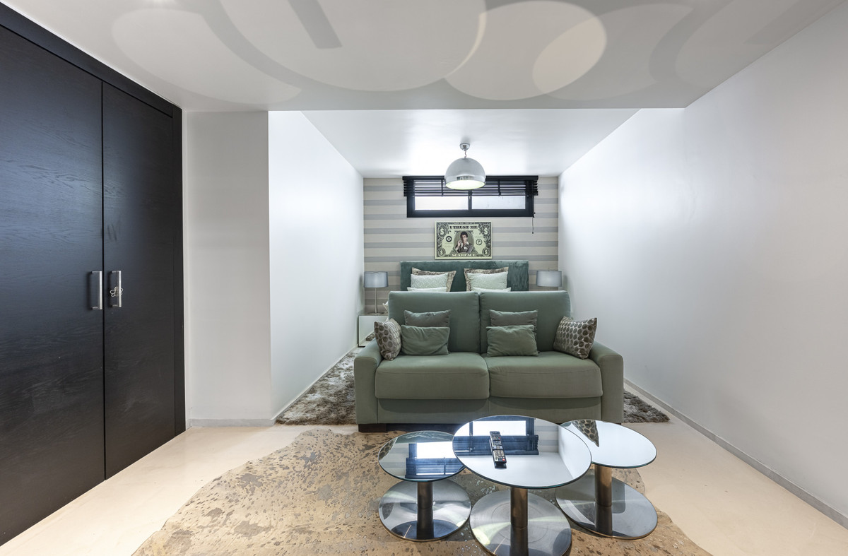 Se vende Villa - Chalet de 5 dormitorios en Costa Del Sol, Málaga, España