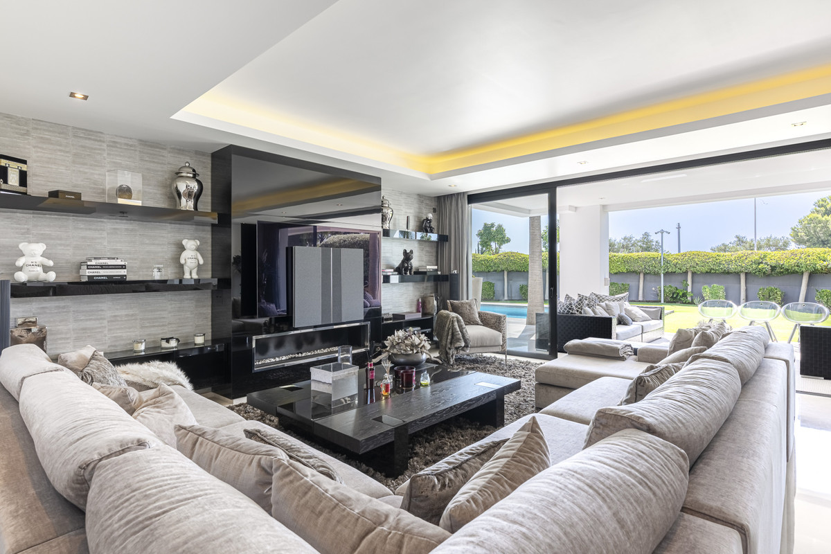 Se vende Villa - Chalet de 5 dormitorios en Costa Del Sol, Málaga, España