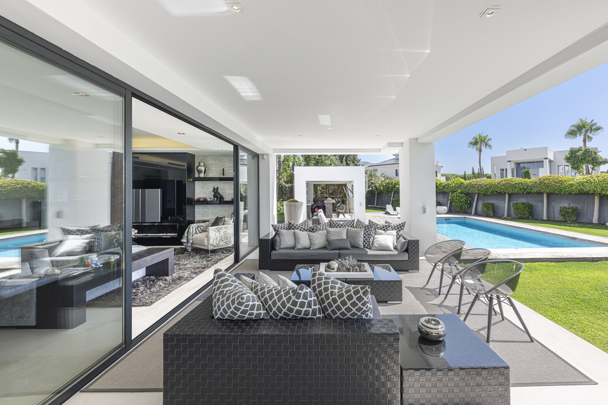 Se vende Villa - Chalet de 5 dormitorios en Costa Del Sol, Málaga, España