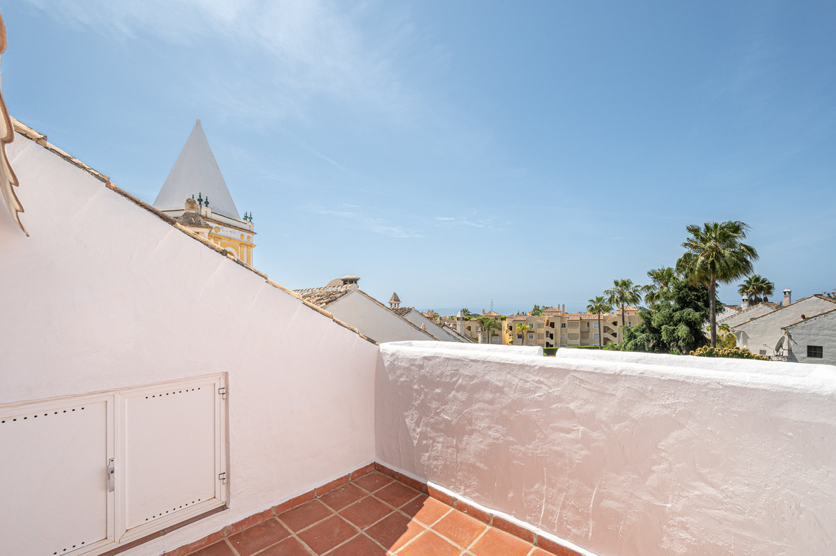 3 Bed Townhouse for sale in The Golden Mile Costa Del Sol, Málaga, Spain