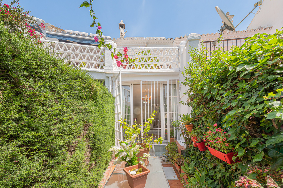 3 Bed Townhouse for sale in The Golden Mile Costa Del Sol, Málaga, Spain