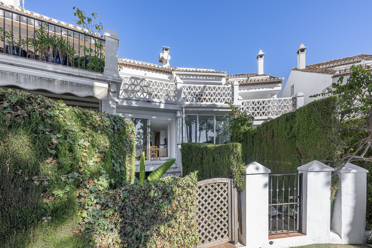 3 Bed Townhouse for sale in The Golden Mile Costa Del Sol, Málaga, Spain