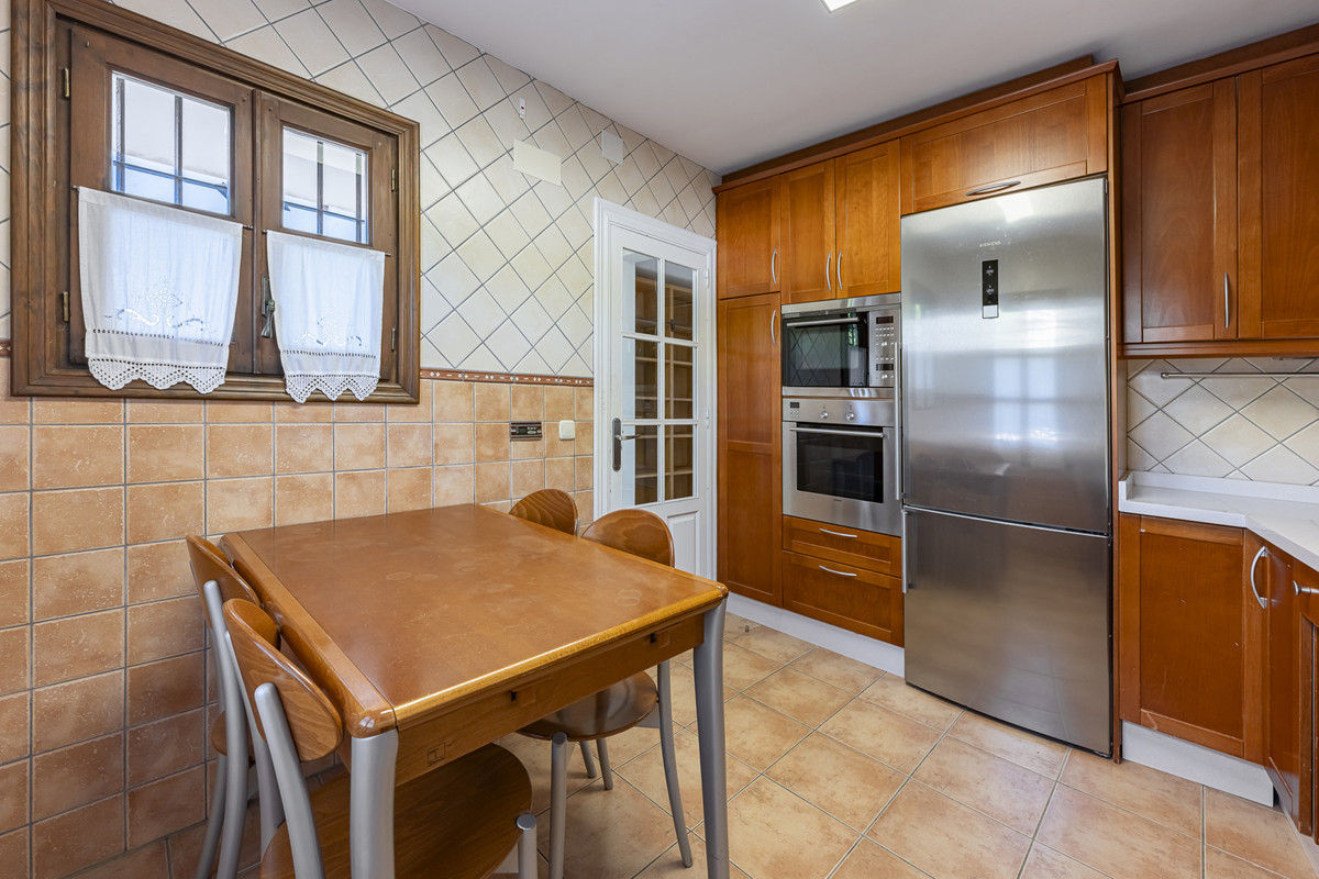 3 Bed Townhouse for sale in The Golden Mile Costa Del Sol, Málaga, Spain