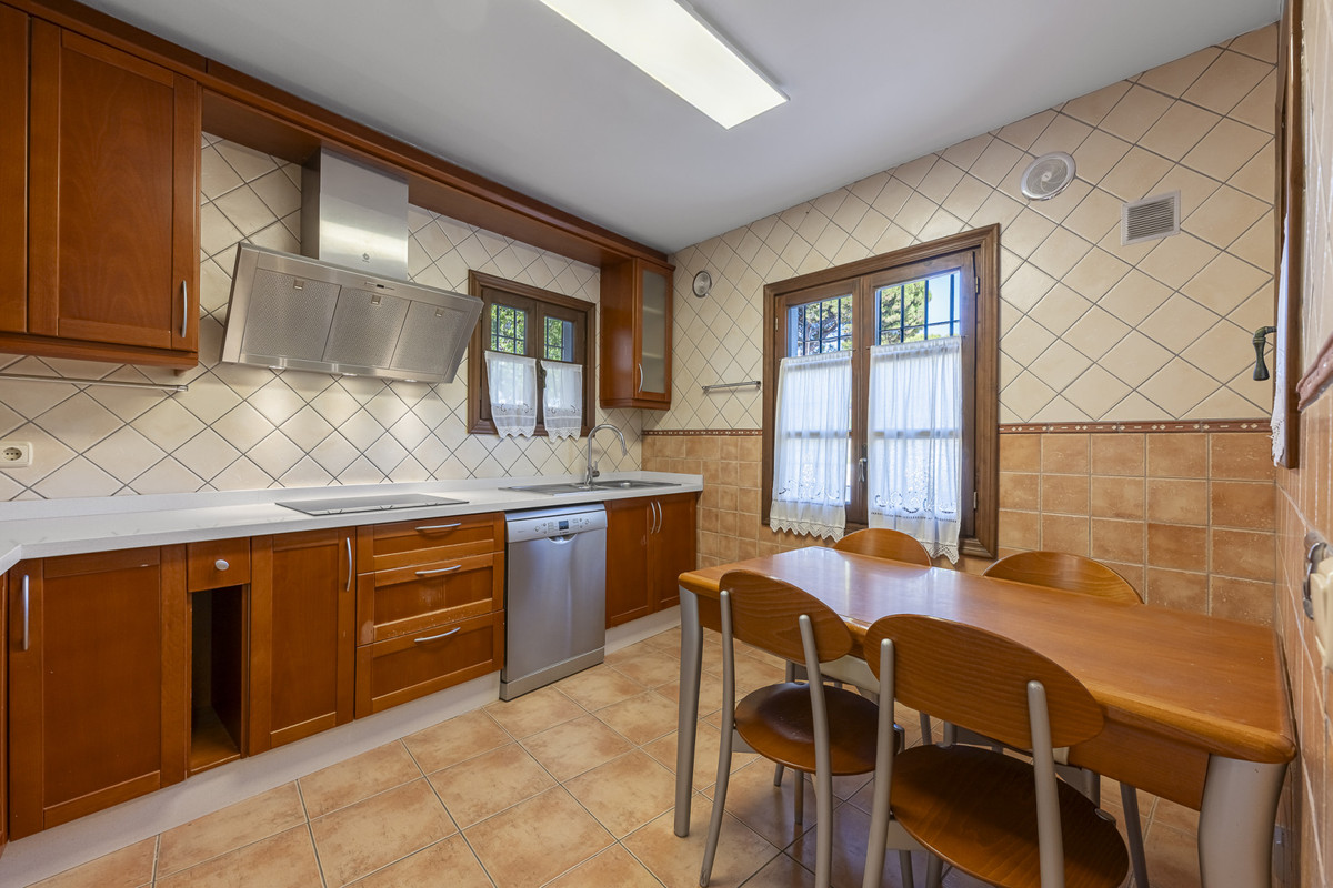 3 Bed Townhouse for sale in The Golden Mile Costa Del Sol, Málaga, Spain
