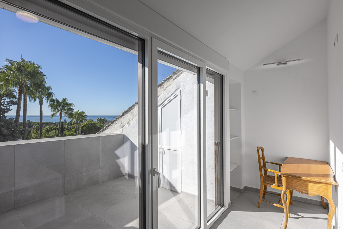 3 Bed Townhouse for sale in The Golden Mile Costa Del Sol, Málaga, Spain