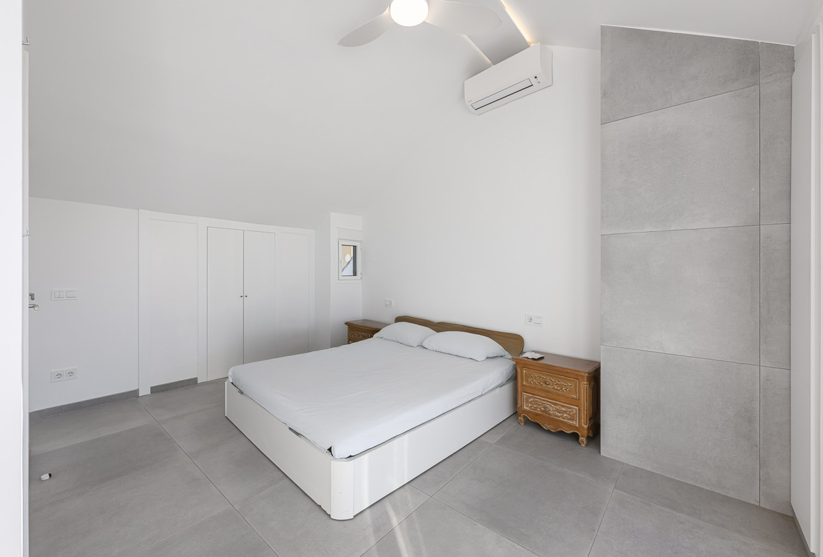 3 Bed Townhouse for sale in The Golden Mile Costa Del Sol, Málaga, Spain