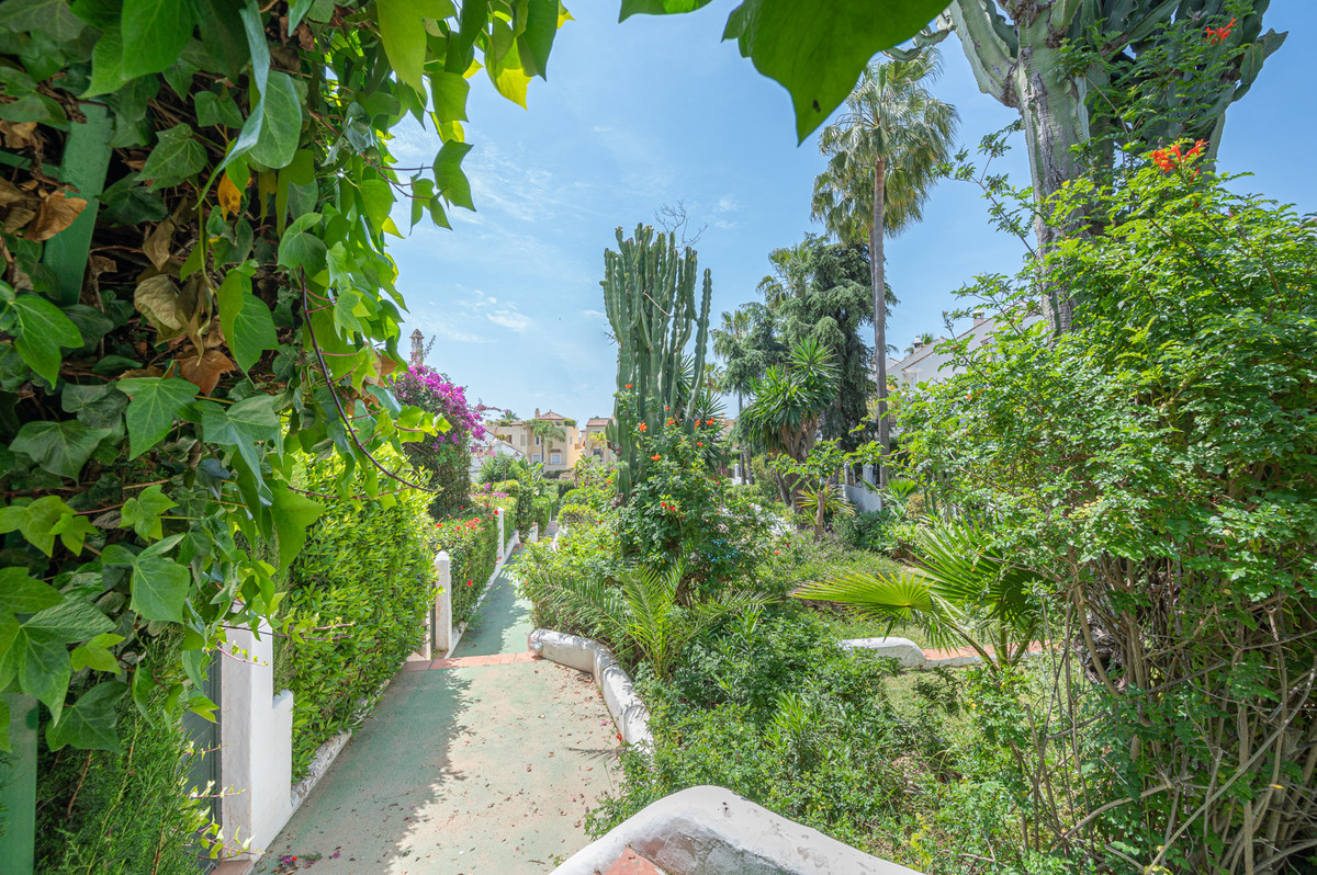 3 Bed Townhouse for sale in The Golden Mile Costa Del Sol, Málaga, Spain
