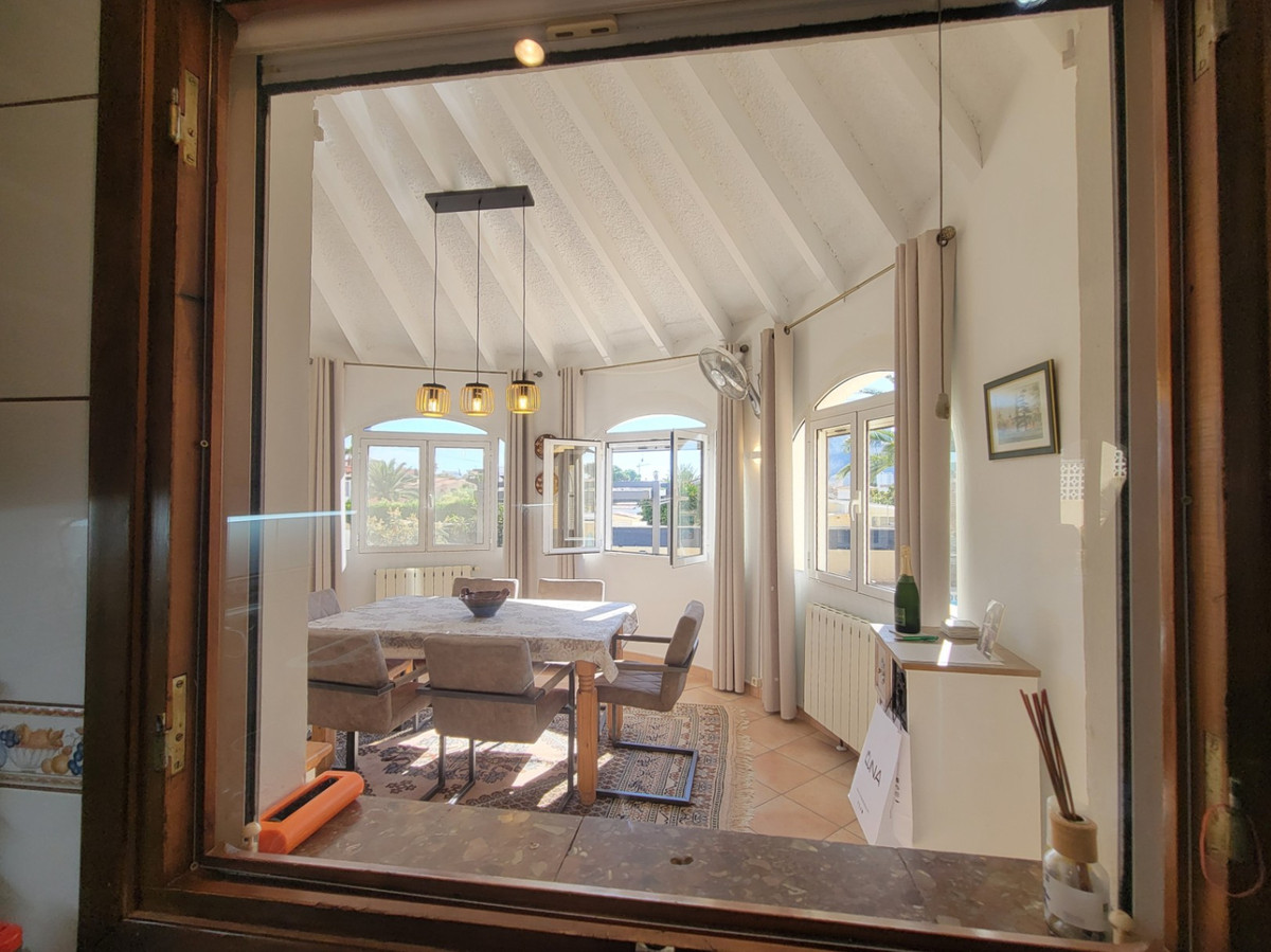 Se vende Villa - Chalet de 3 dormitorios en Costa Blanca, Alicante, España