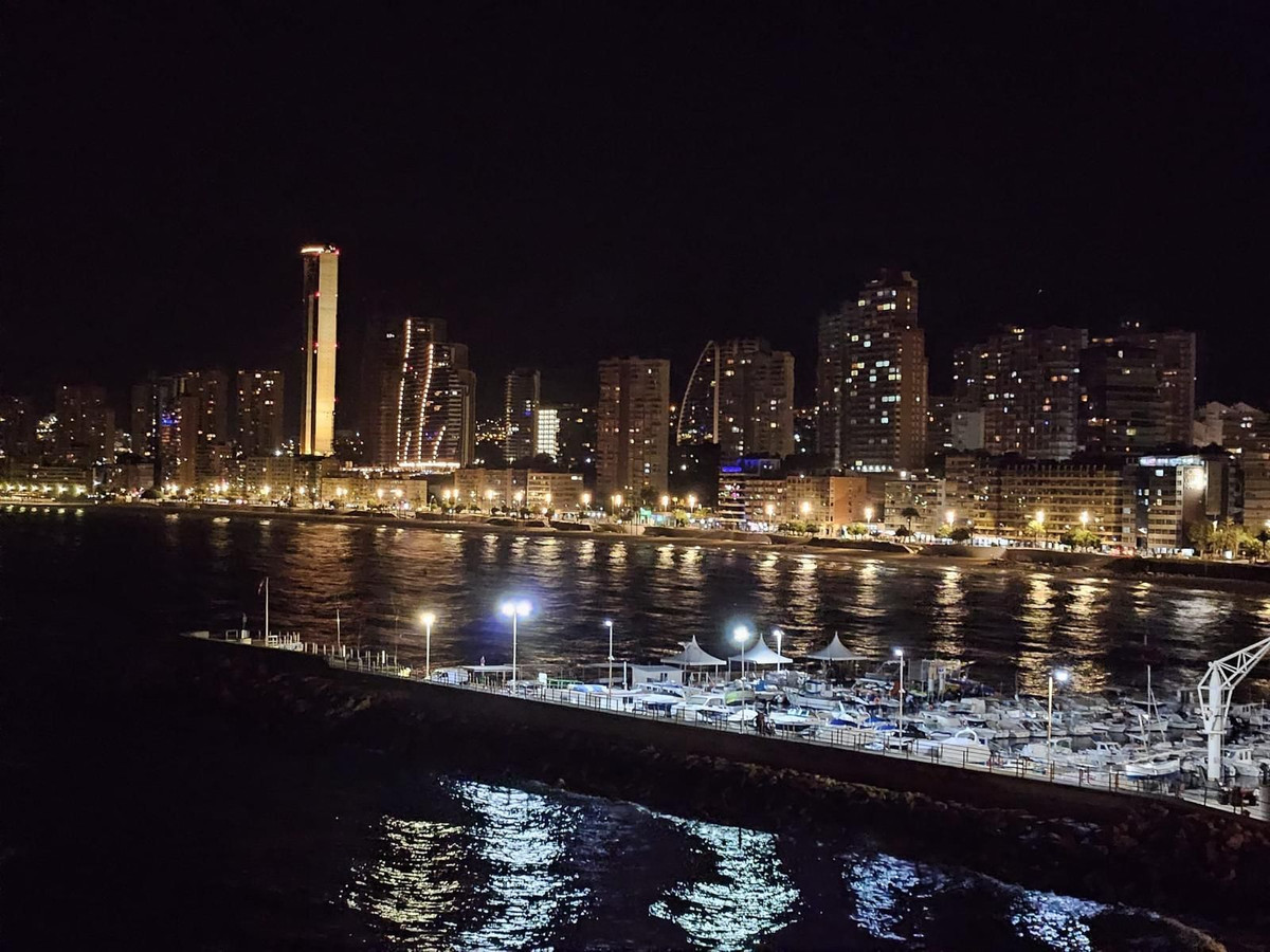 Se vende Apartamento Planta Media de 3 dormitorios en Costa Blanca, Alicante, España