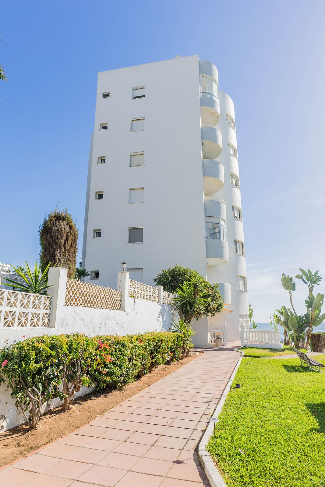 1 Bed Apartment for sale in Calahonda Costa Del Sol, Málaga, Spain