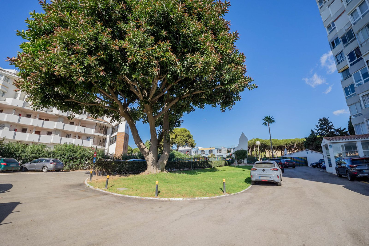 1 Bed Apartment for sale in Calahonda Costa Del Sol, Málaga, Spain