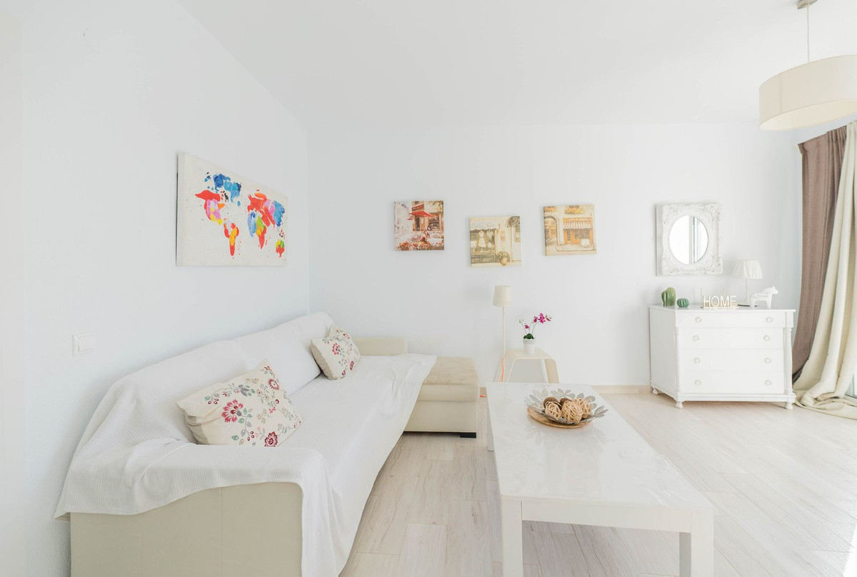 1 Bed Apartment for sale in Calahonda Costa Del Sol, Málaga, Spain