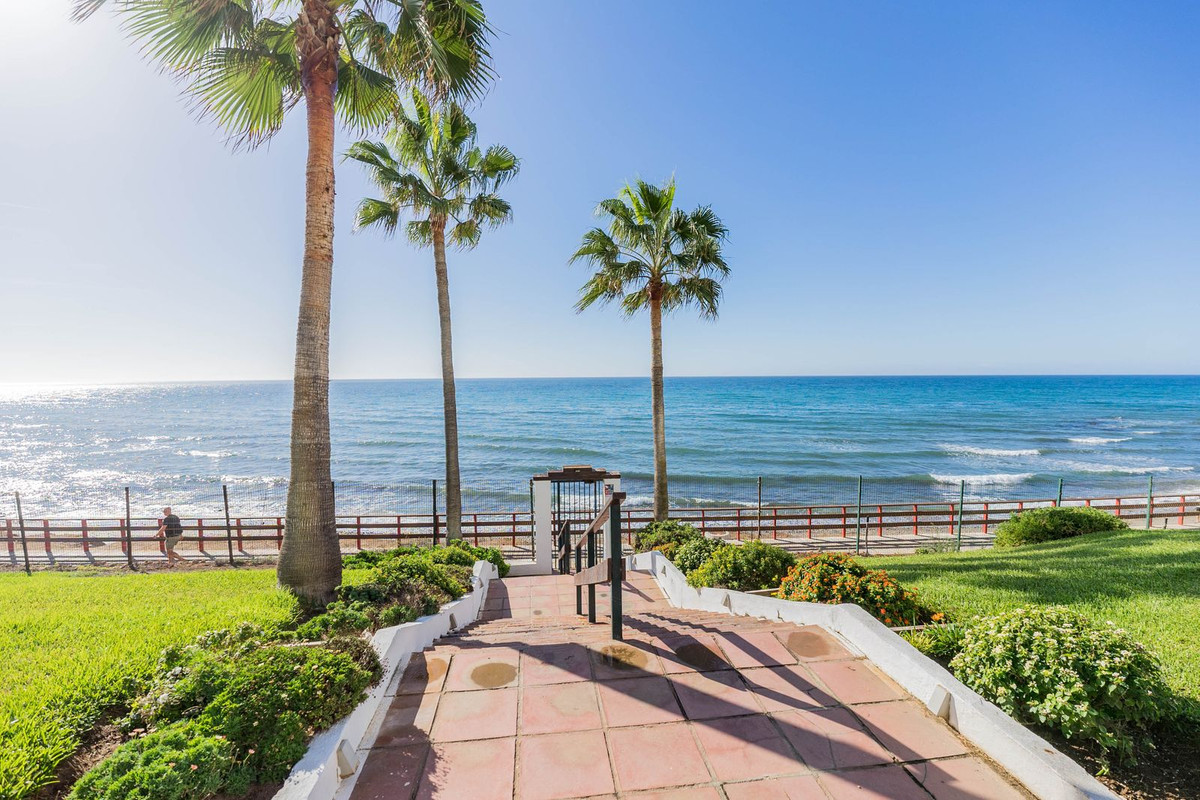 1 Bed Apartment for sale in Calahonda Costa Del Sol, Málaga, Spain