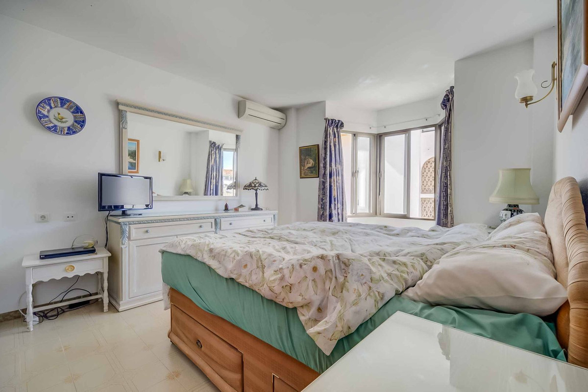 2 Bed Apartment for sale in Fuengirola Costa Del Sol, Málaga, Spain