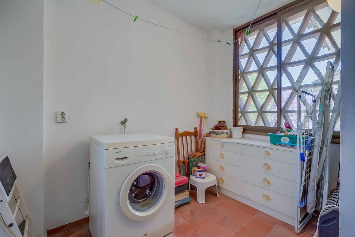 2 Bed Apartment for sale in Fuengirola Costa Del Sol, Málaga, Spain