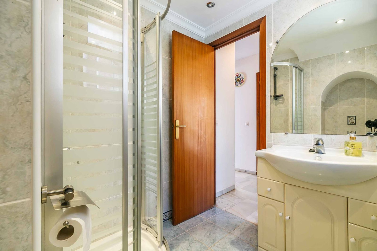 2 Bed Apartment for sale in Fuengirola Costa Del Sol, Málaga, Spain