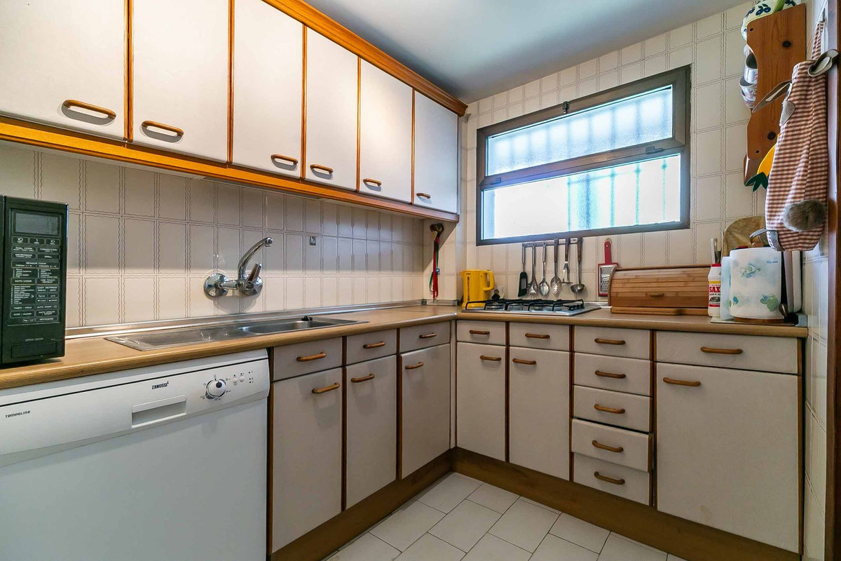 2 Bed Apartment for sale in Fuengirola Costa Del Sol, Málaga, Spain