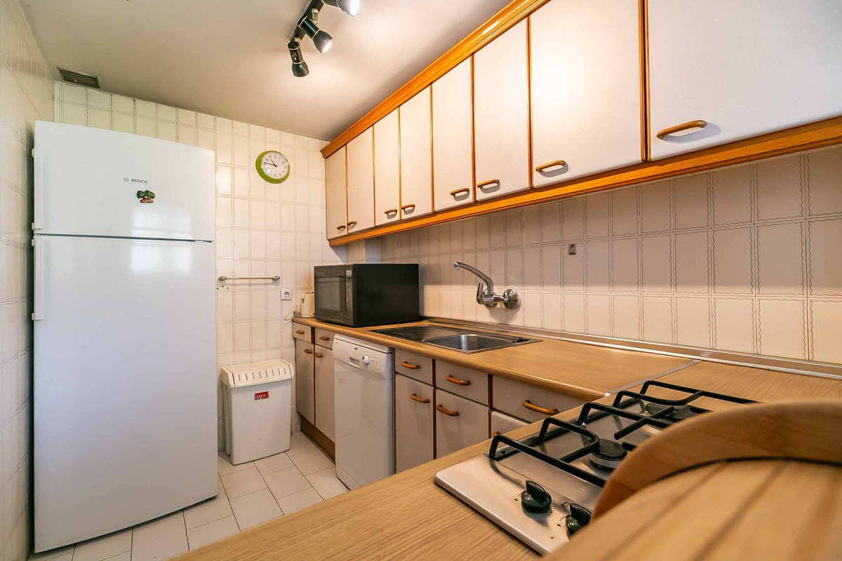 2 Bed Apartment for sale in Fuengirola Costa Del Sol, Málaga, Spain