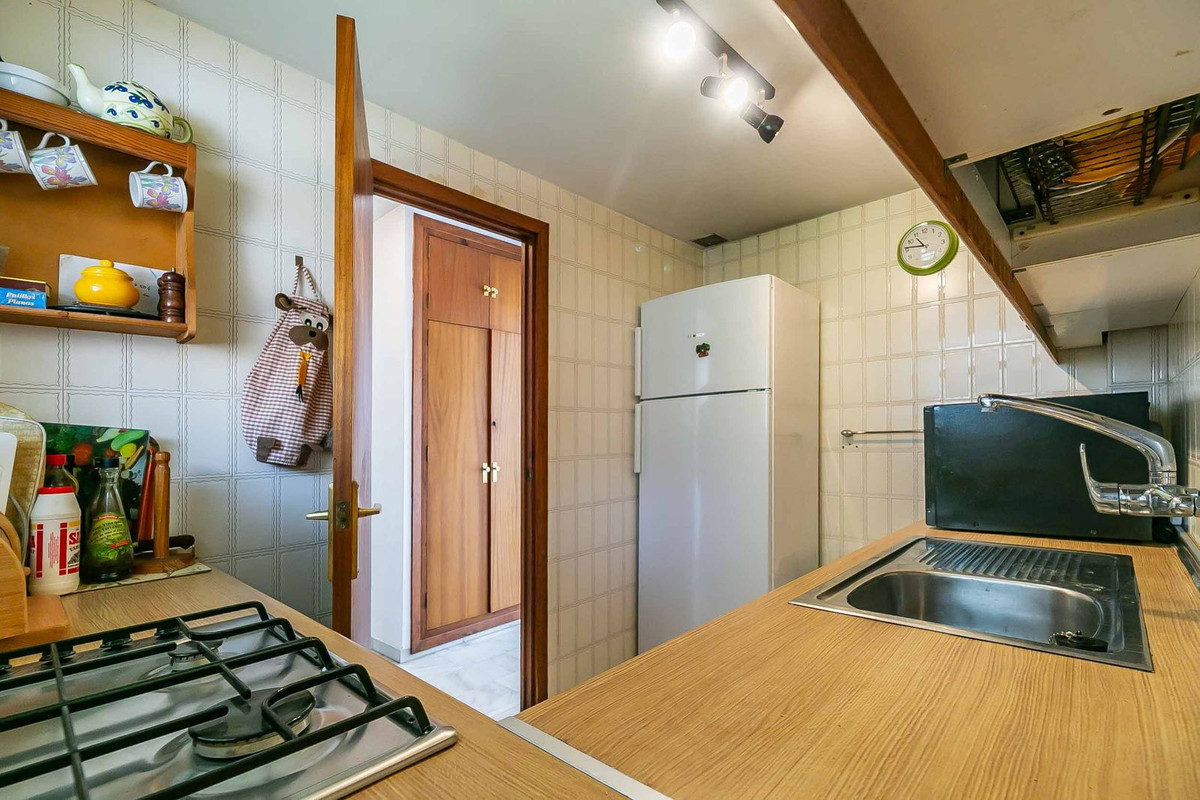 2 Bed Apartment for sale in Fuengirola Costa Del Sol, Málaga, Spain
