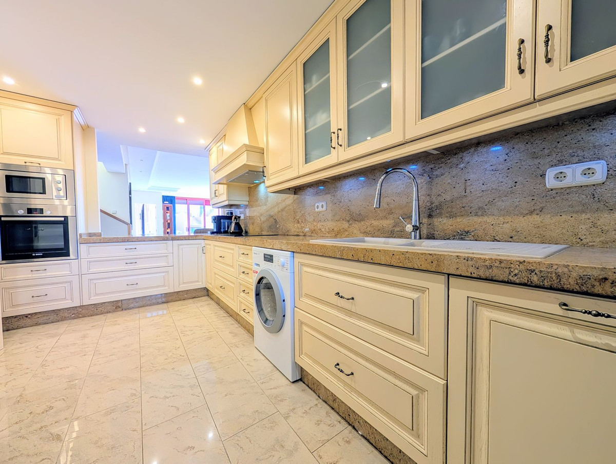 3 Bed Apartment for sale in New Golden Mile Costa Del Sol, Málaga, Spain