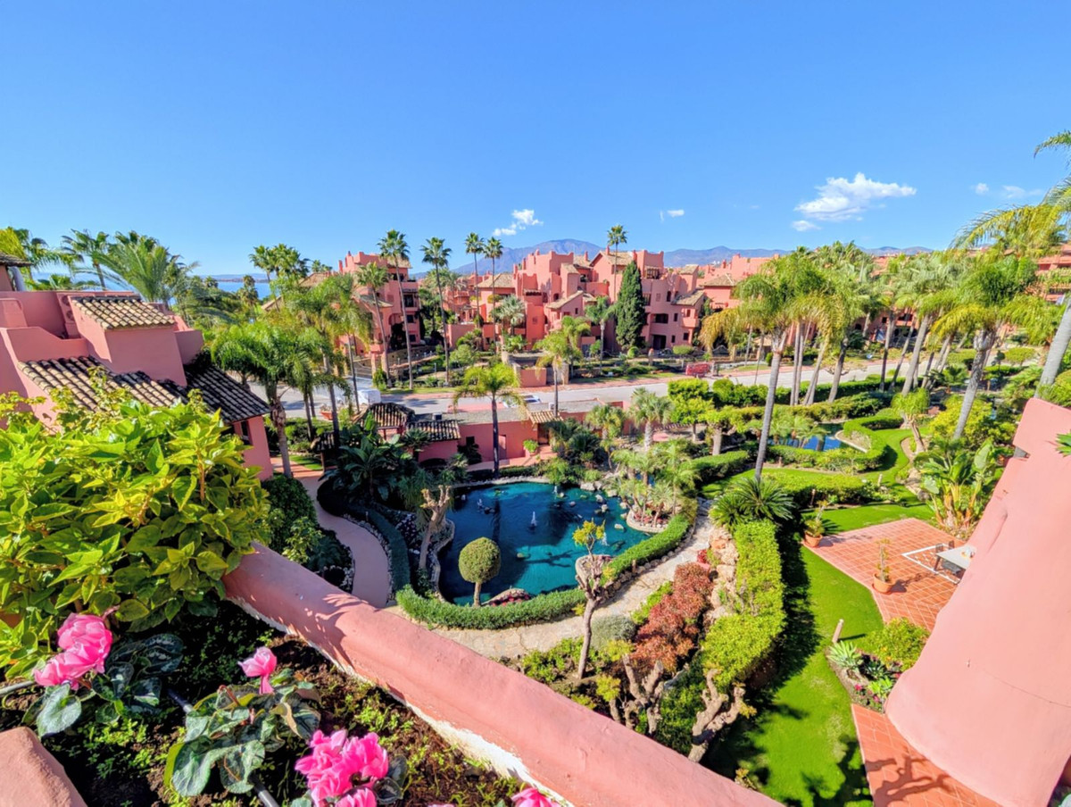 3 Bed Apartment for sale in New Golden Mile Costa Del Sol, Málaga, Spain