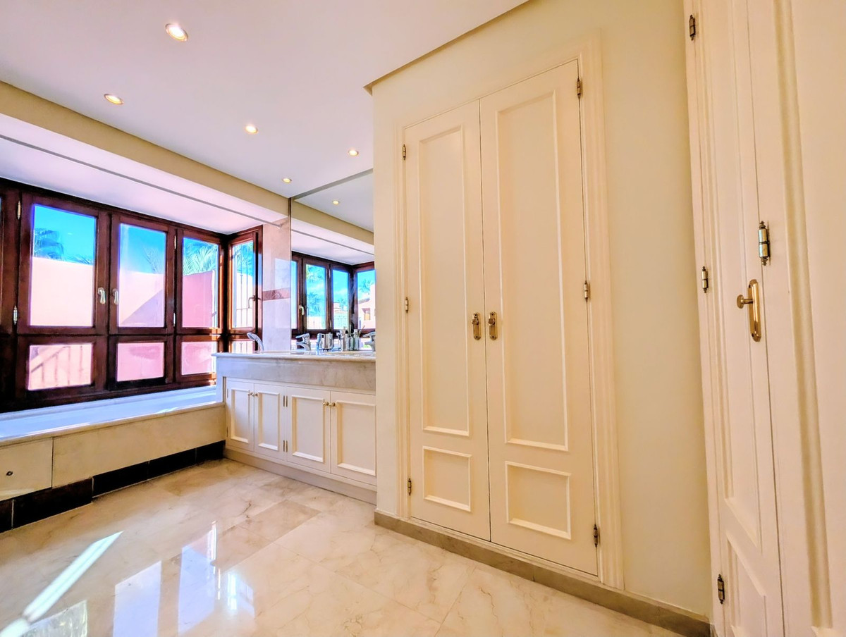 3 Bed Apartment for sale in New Golden Mile Costa Del Sol, Málaga, Spain