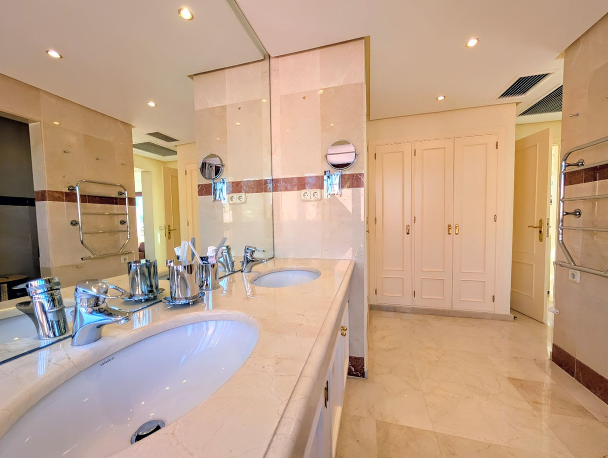 3 Bed Apartment for sale in New Golden Mile Costa Del Sol, Málaga, Spain
