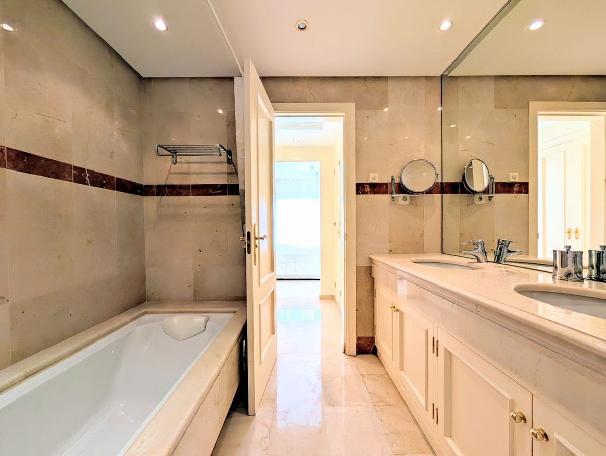 3 Bed Apartment for sale in New Golden Mile Costa Del Sol, Málaga, Spain